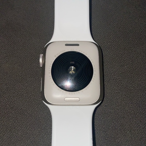Apple Watch SE - Picture 3 of 5
